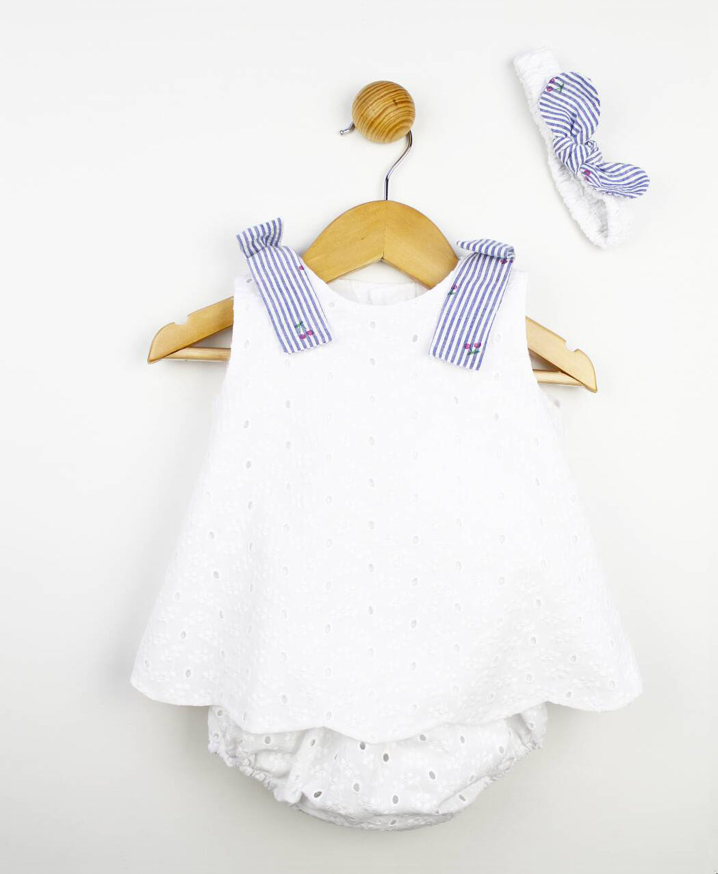 Eyelet Cherry Set